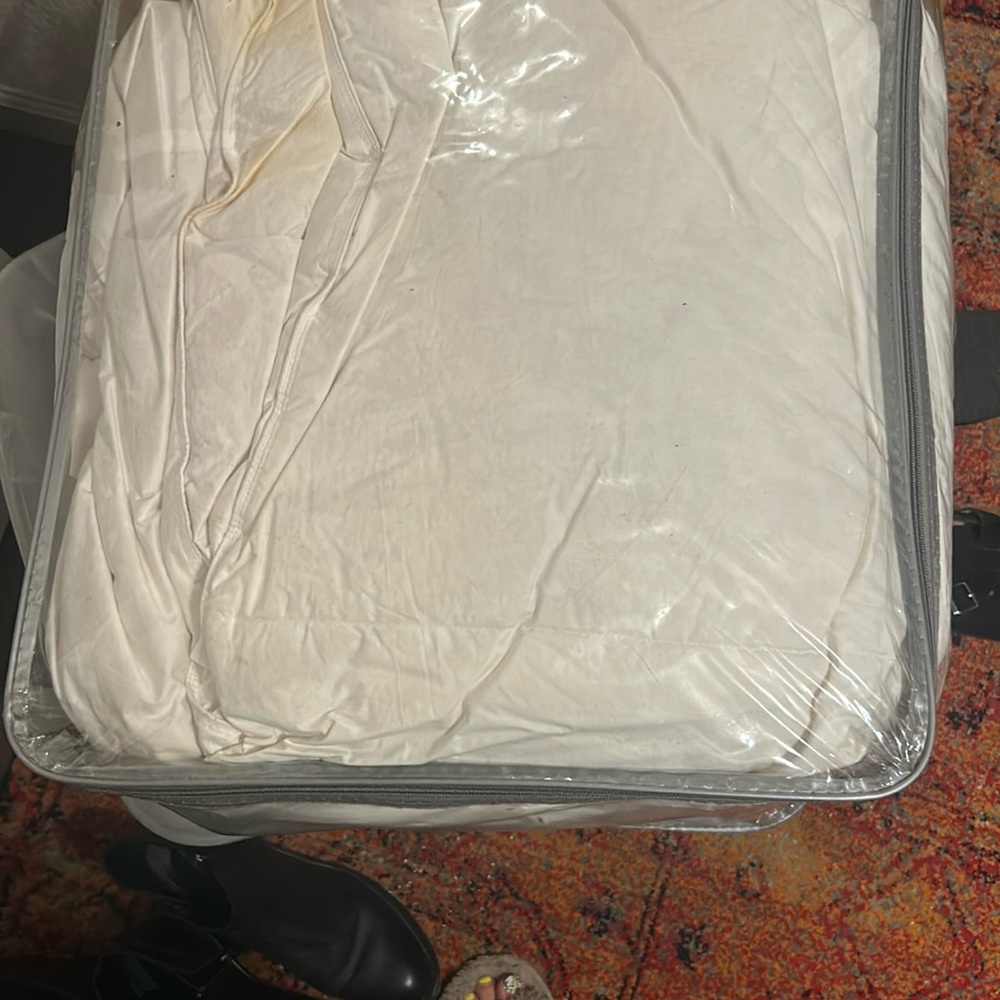 Queen size white down comforter/ duvet insert